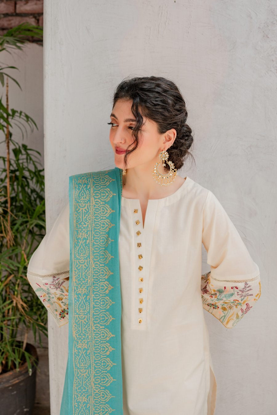 3PC Lawn – Elegant Embroidered Suit – 2025
