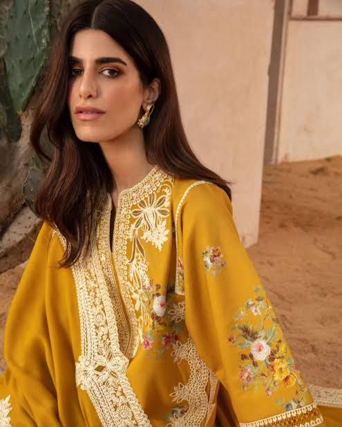 ASIM JOFA D#109 – 3PC Luxury Lawn with Dupatta –DS#231