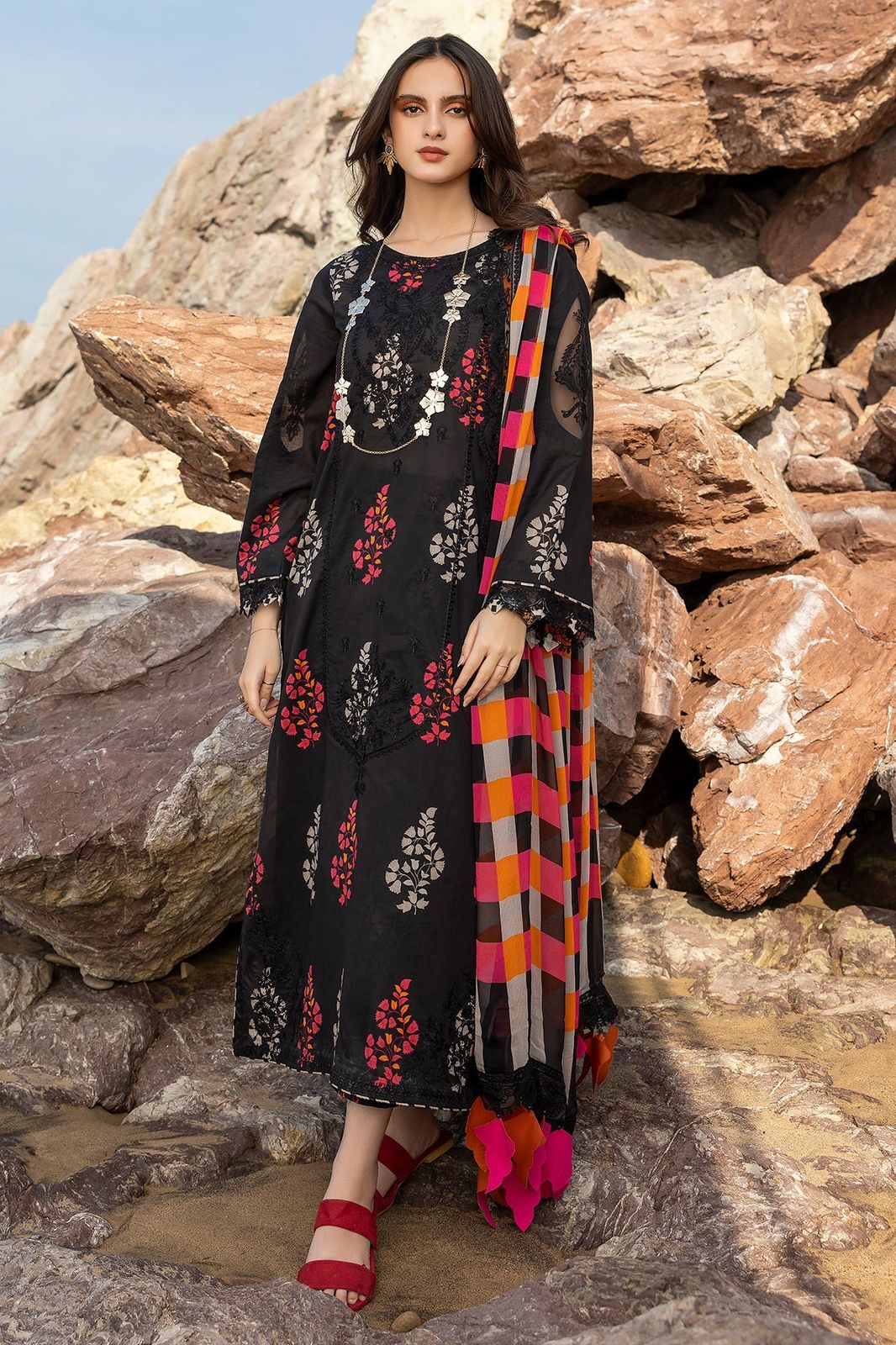 SAPPHIRE -3PC KARANDI Bana Dori Printed Shirt With Printed Duppta -SAF 5037